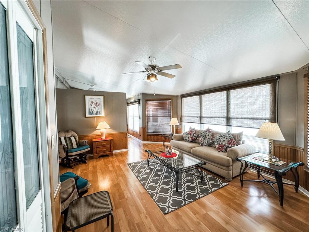 CORKSCREW WOODLANDS - Residential