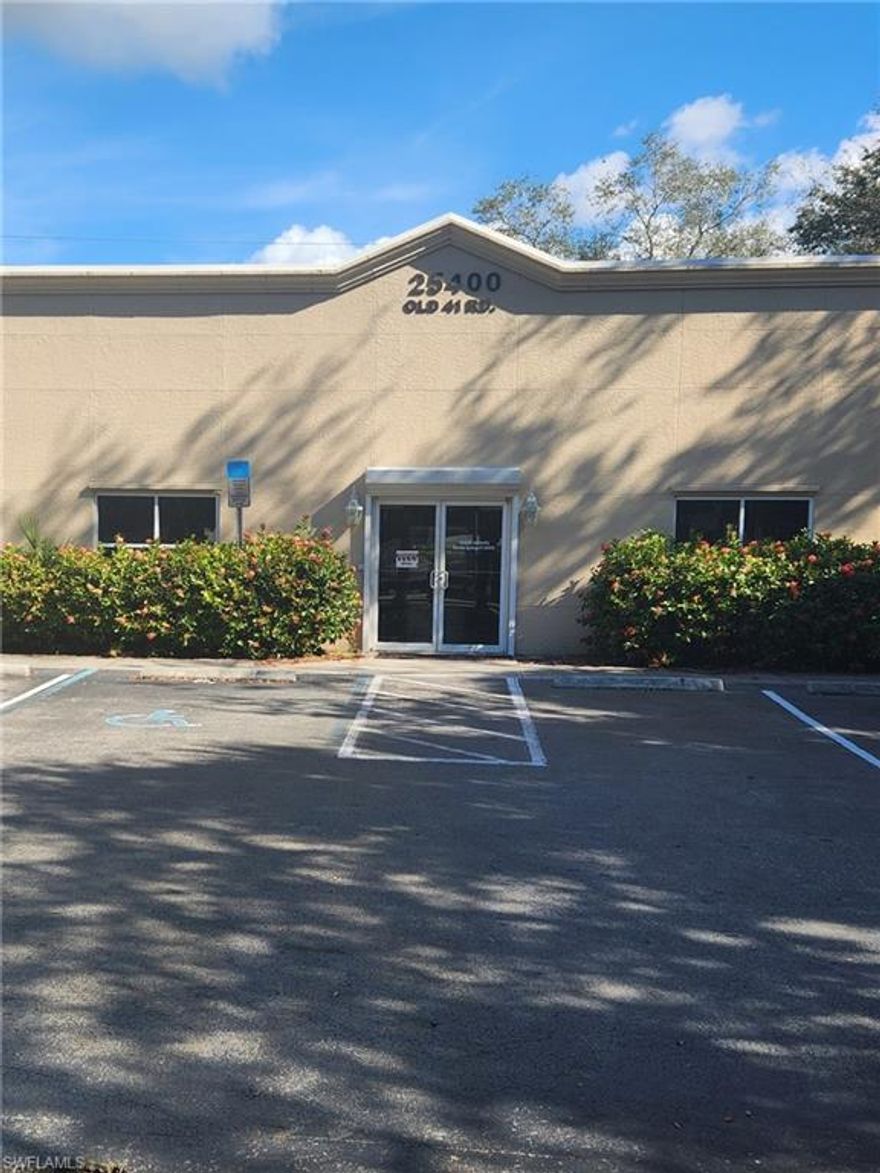 Excellent location. Large Showroom along with a 4 bay garage area with approx 9000 sq ft of walled in, gated, exterior space. Plenty of parking. New roof in 2025. Currently vacant.