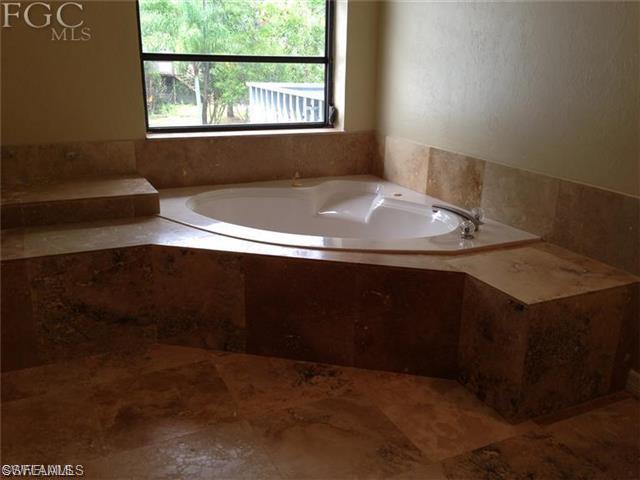 COLONIAL FARMS - Residential