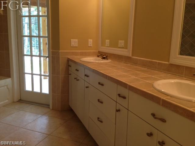 COLONIAL FARMS - Residential