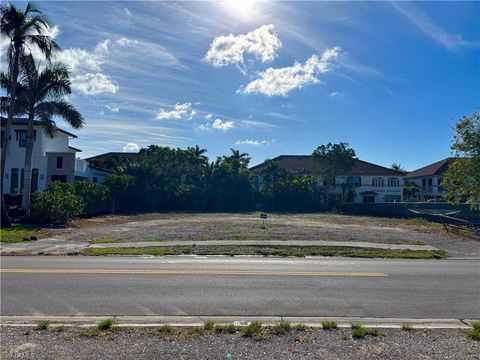 3898 Crayton RD NAPLES FL 34103