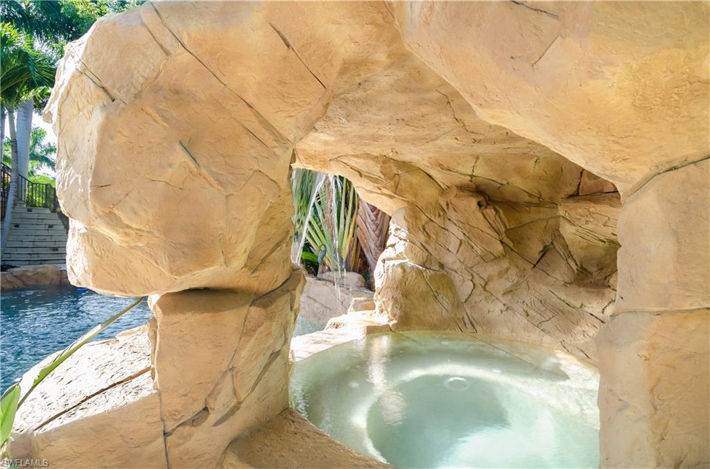 BAREFOOT BEACH - Residential