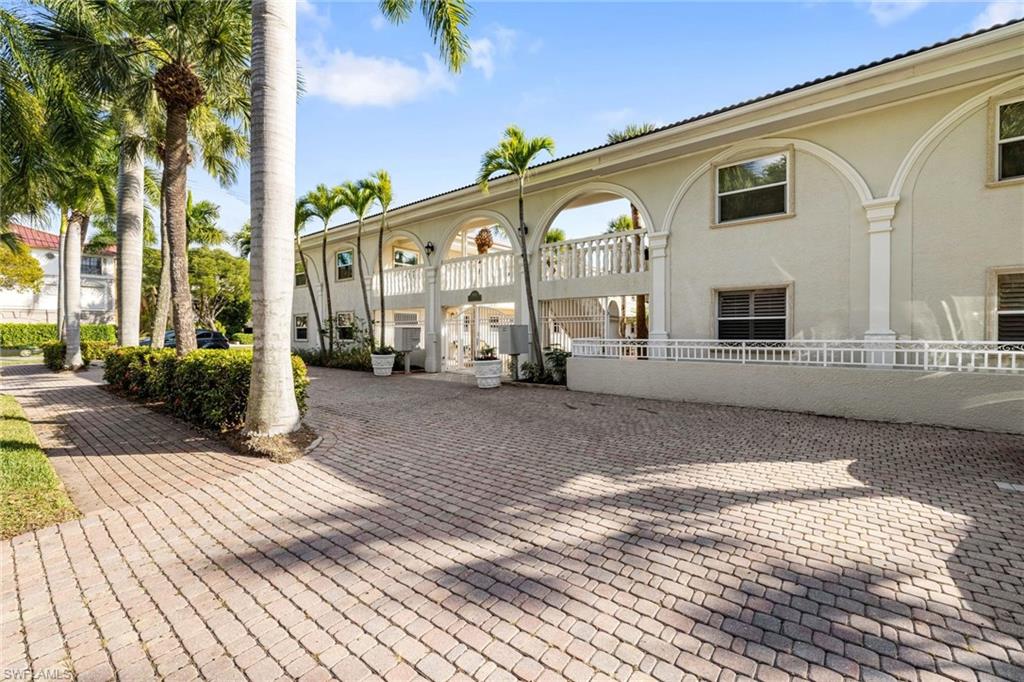 CASTLETON GARDENS - Residential