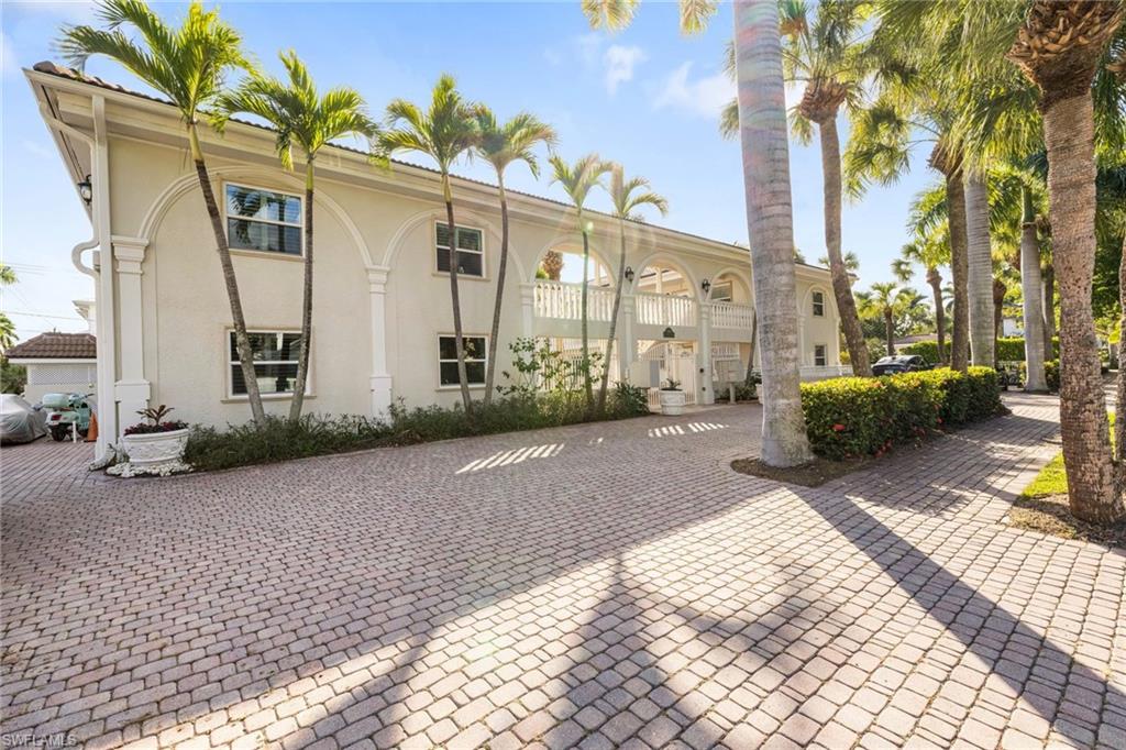 CASTLETON GARDENS - Residential