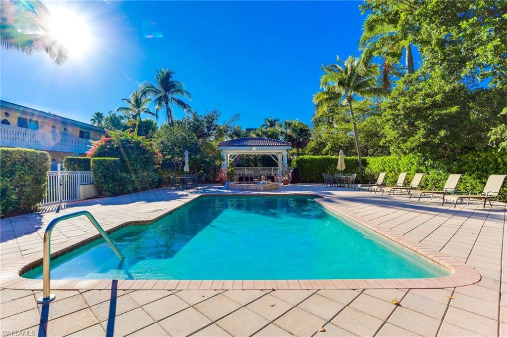 CASTLETON GARDENS - Residential