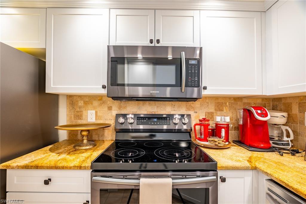 PAVILION CLUB - Residential Lease