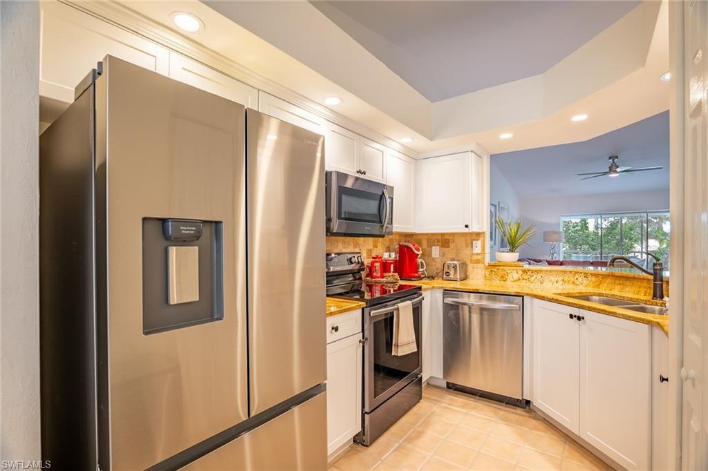 PAVILION CLUB - Residential Lease