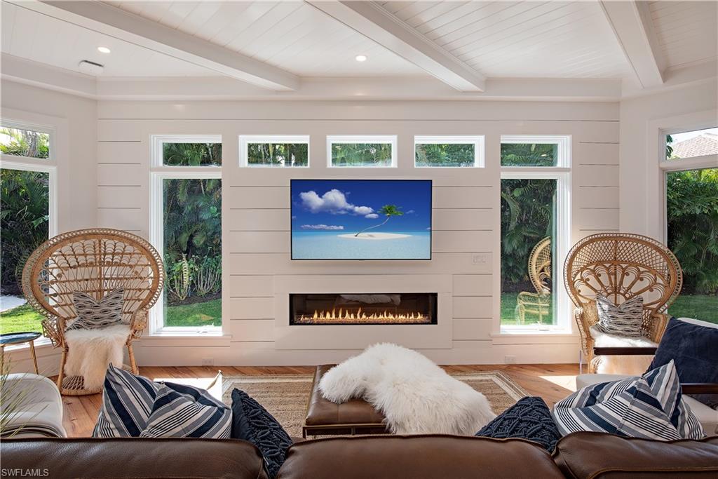 MOORINGS - Residential