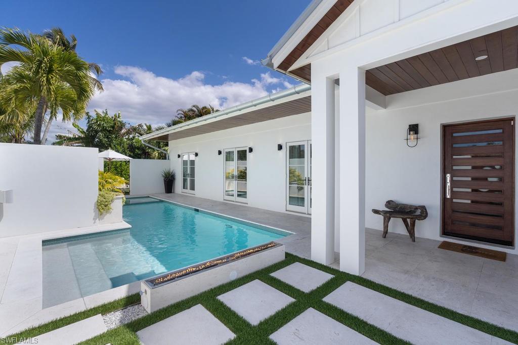 MOORINGS - Residential