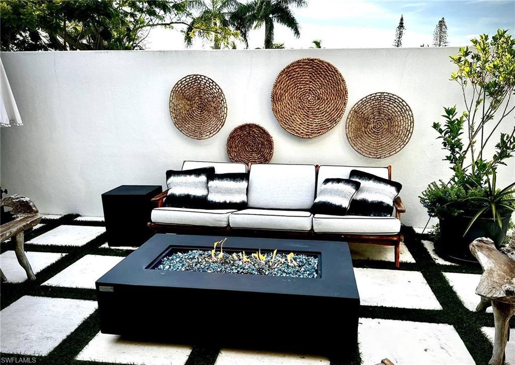 MOORINGS - Residential