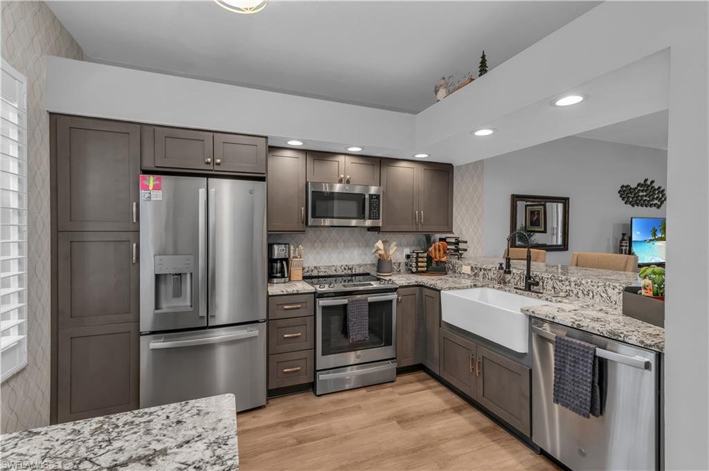 SUNSET CAY LAKES - Residential