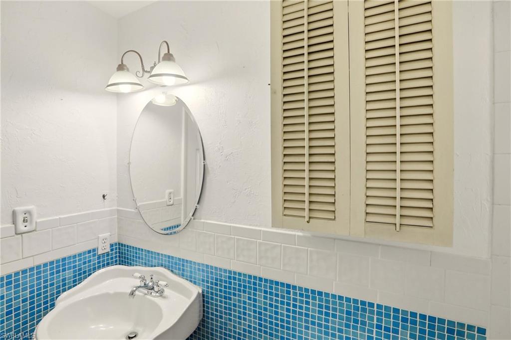 IMPERIAL SHORES - Residential Lease