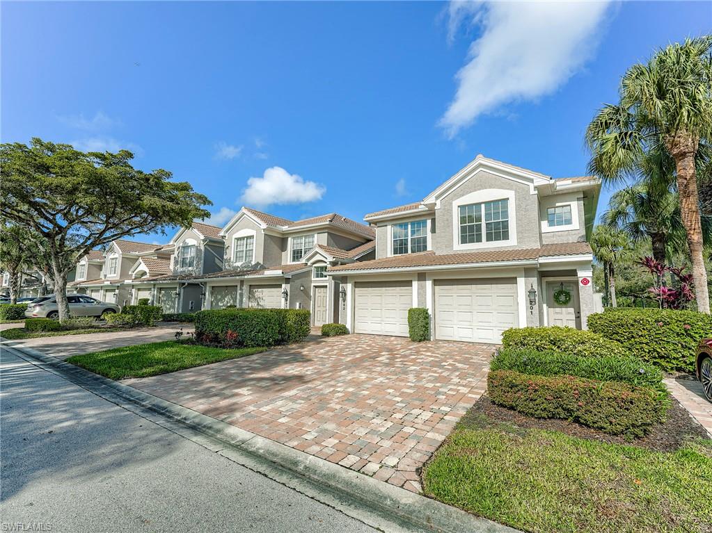 AUTUMN LAKE - Residential