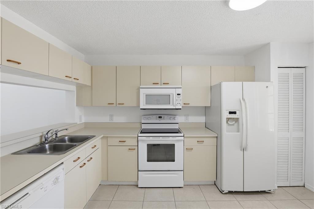 VILLAGES AT EMERALD LAKES - Residential Lease