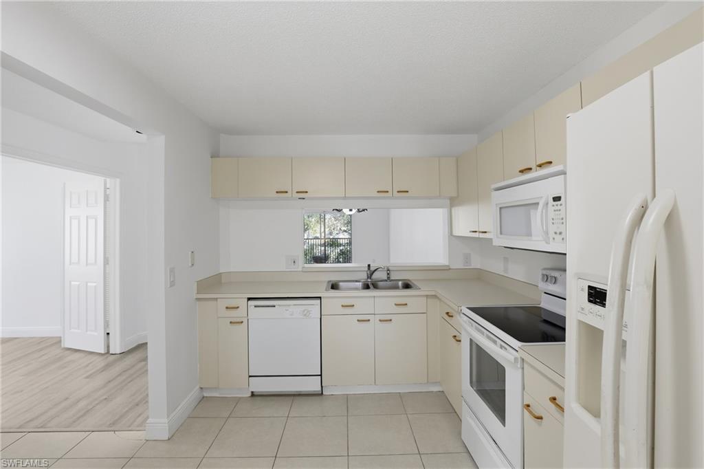 VILLAGES AT EMERALD LAKES - Residential Lease