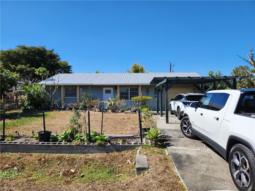 Beautiful, immaculate and so tastefully updated 3 bedroom, 2 bath home with family room . Entire home has been re-plumbed up to current code. Recent new roof. Never flooded. Kitchen and bathe have granite and Corian
counter tops. Nice large laundry room with new utility sink and a large separate storage room. Vary large screened lanai.  Please read confidential comments.