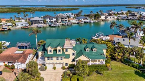 200 Tahiti CIR NAPLES FL 34113