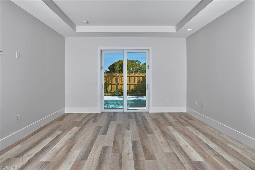 NAPLES PARK - Residential