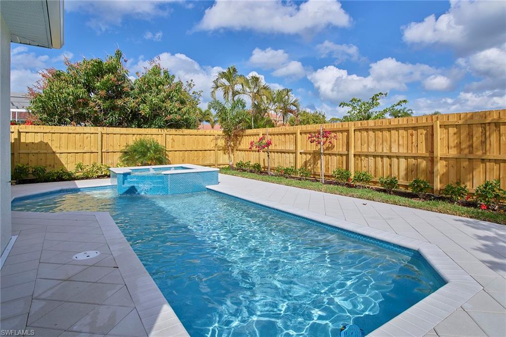 NAPLES PARK - Residential