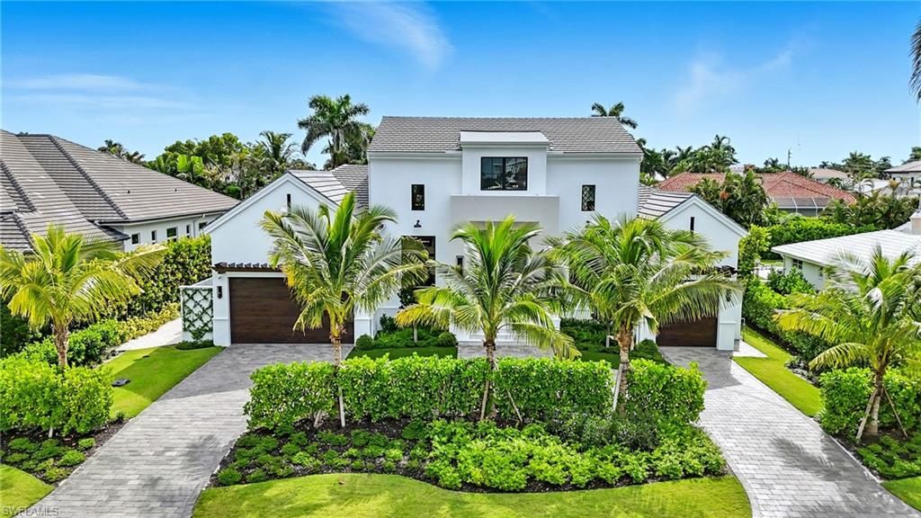 Photo of 2990 Leeward LN, NAPLES, FL 34103 (MLS # 225069431)