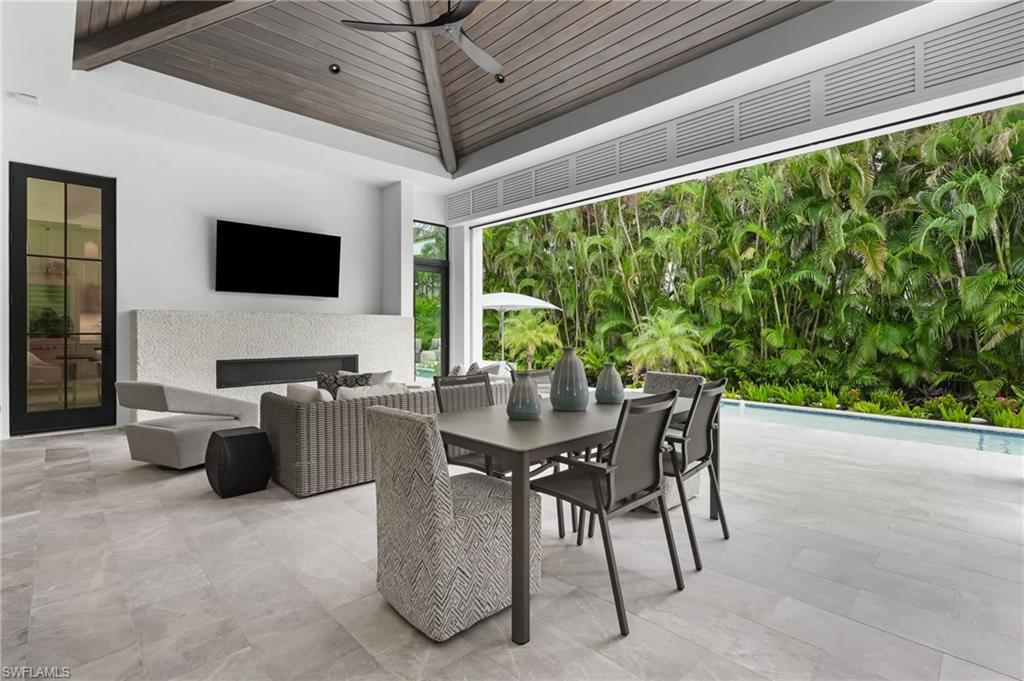 MOORINGS - Residential