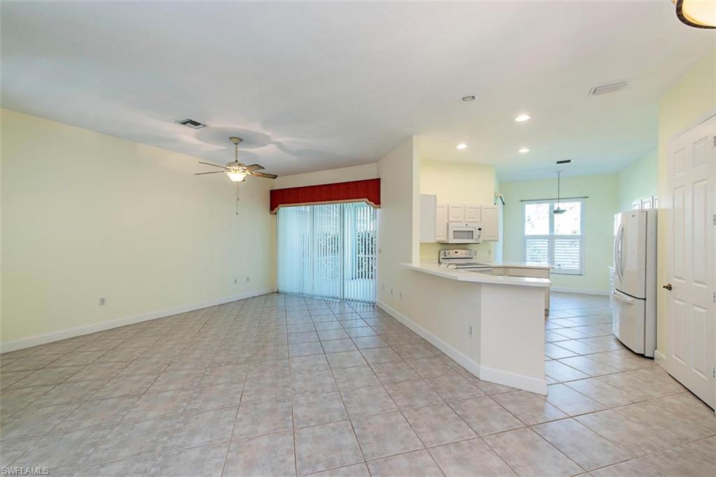 CARLTON LAKES - Residential