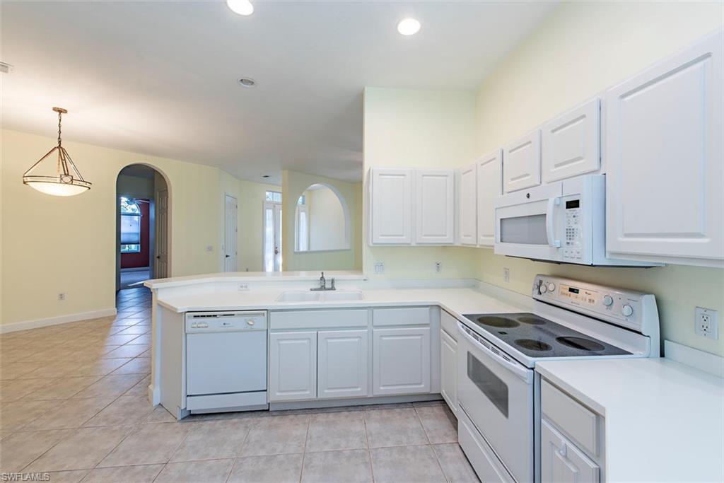 CARLTON LAKES - Residential