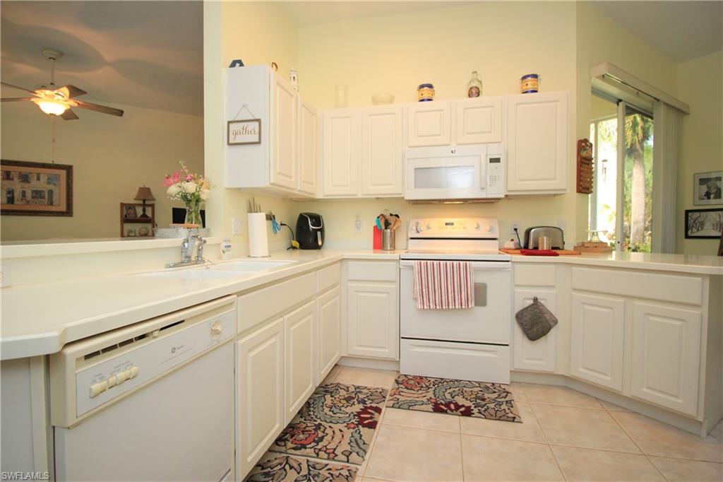 CARLTON LAKES - Residential