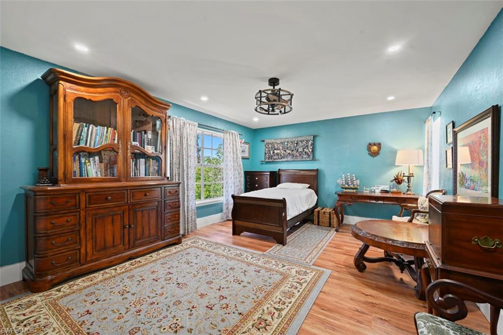 SAN CARLOS PARK - Residential