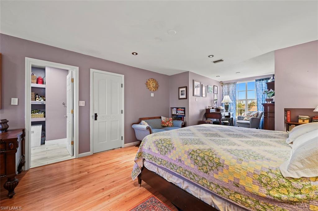 SAN CARLOS PARK - Residential