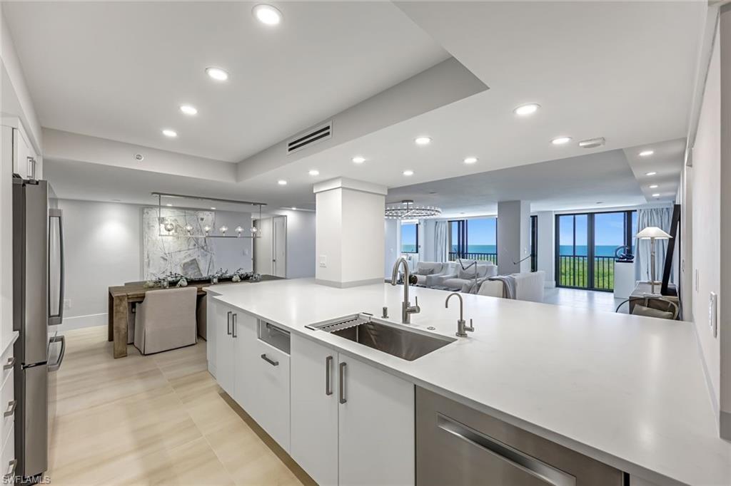 5601 TURTLE BAY DR 1102