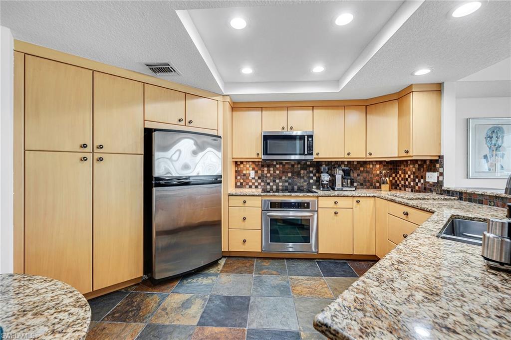 BAREFOOT BEACH CLUB - Residential