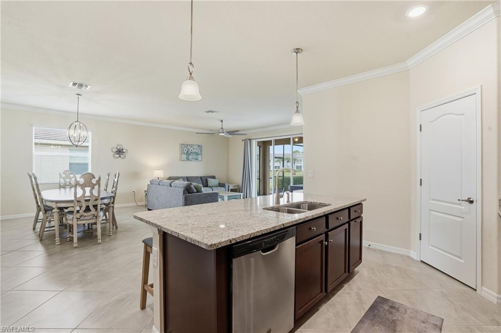 HAMPTON LAKES - Residential