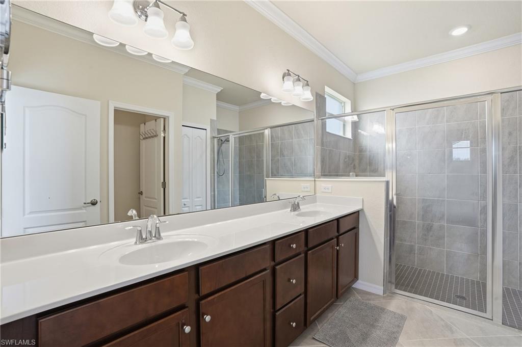 HAMPTON LAKES - Residential