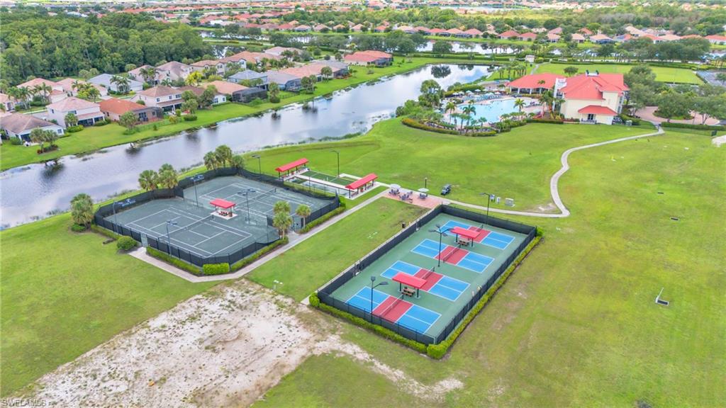 HAMPTON LAKES - Residential