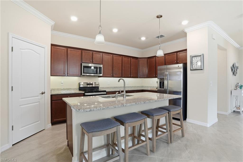 HAMPTON LAKES - Residential