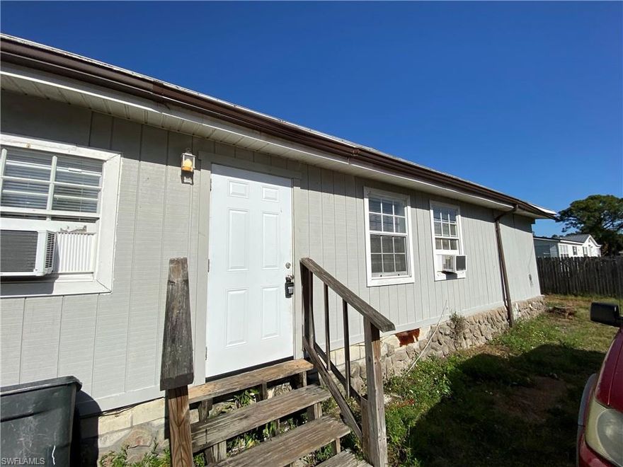 This is a 4 Bedroom 2 Bathroom Mobile Home in North Fort Myers!

$1195 month + $1195 Security req'd to move in. SMOKING PROHIBITED. Electric is the resident's responsibility. window ac unit. Pets allowed under 30 pounds max of 2 with a monthly pet rent of $50 per pet.

"Equal Housing Opportunity"