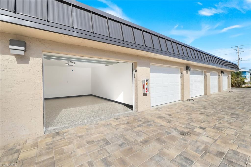 DOLPHIN WATCH CONDO - Residential