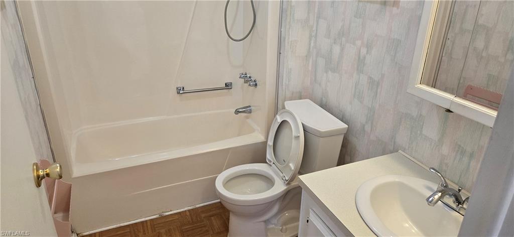 SIX LAKES COUNTRY CLUB - Residential