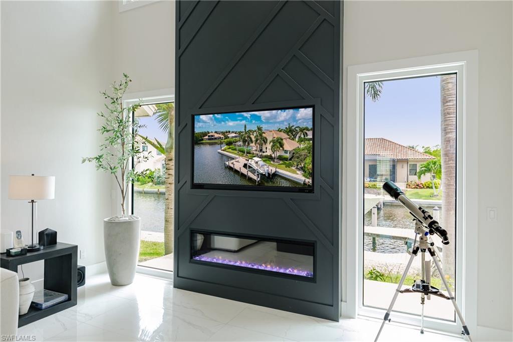 MARCO BEACH - Residential