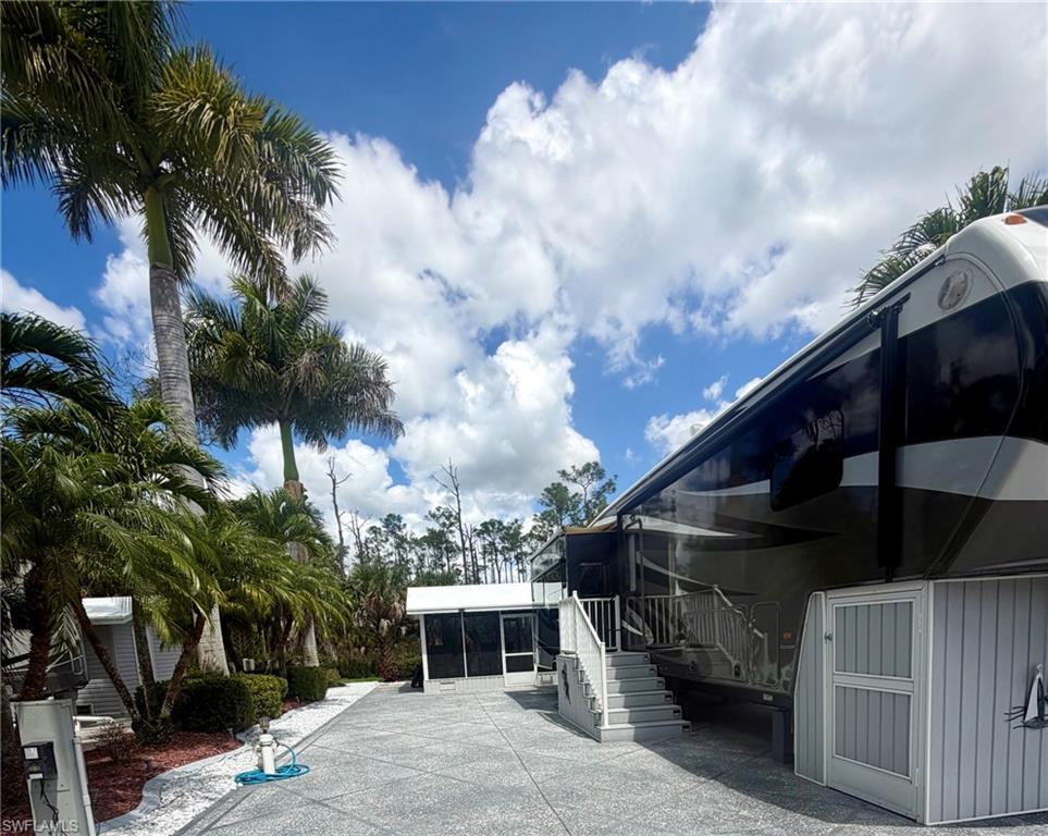 1242 Diamond Lake CIR