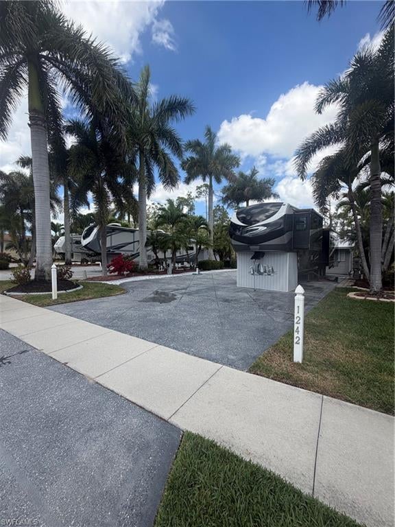 1242 Diamond Lake CIR