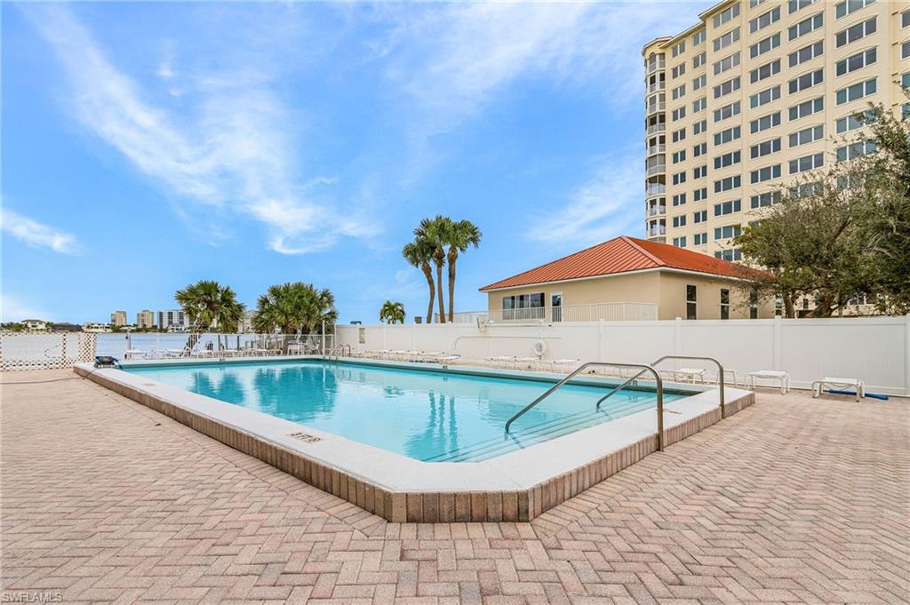 LOVERS KEY BEACH CLUB - Residential