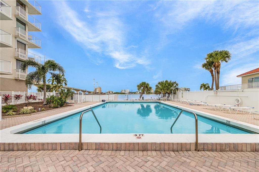 LOVERS KEY BEACH CLUB - Residential