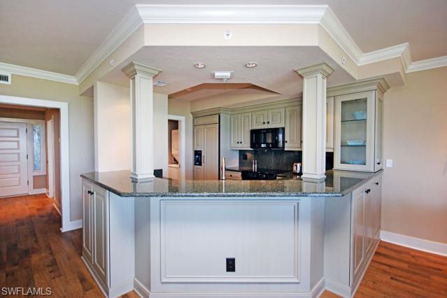 LAND'S END - Residential