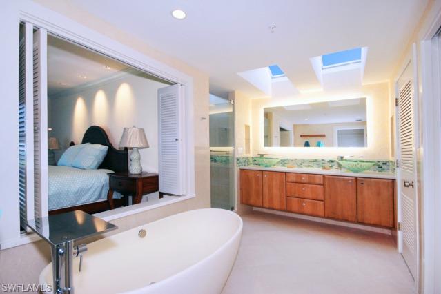 LAND'S END - Residential