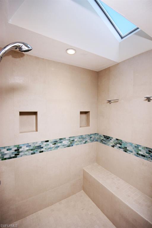 LAND'S END - Residential