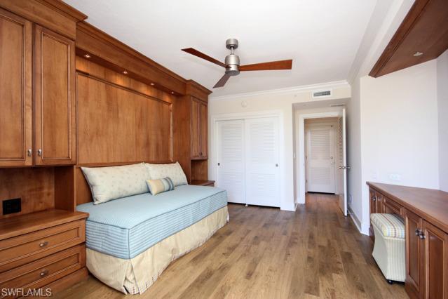 LAND'S END - Residential