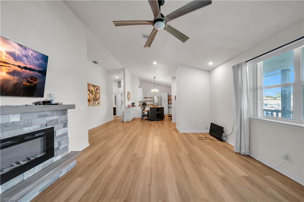 LAKESIDE - Residential