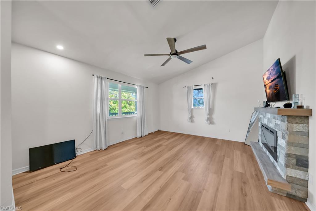 LAKESIDE - Residential